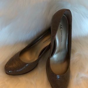 Anne Klein pump